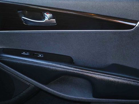 Used 2019 Kia Sorento EX image 17