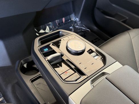Used 2025 BMW iX M60 image 31