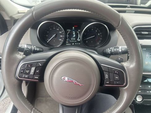 Used 2017 Jaguar XE RWD image 12