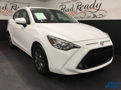 Used 2019 Toyota Yaris LE image 3