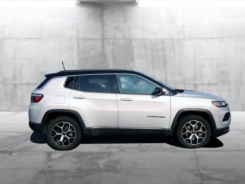Used 2025 Jeep Compass Limited AWD/4WD image 5
