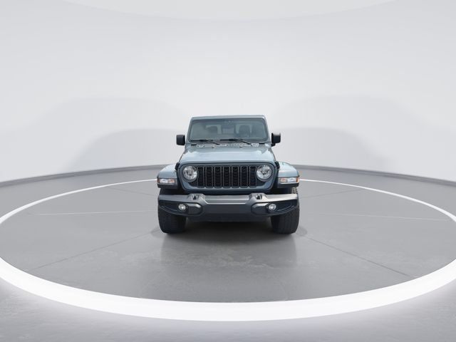 Used 2024 Jeep Gladiator Sport AWD/4WD image 3