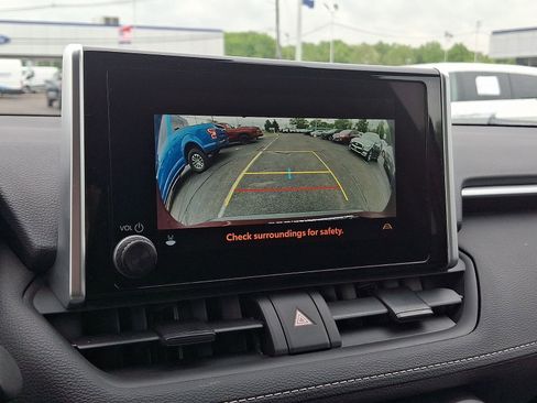 Used 2023 Toyota RAV4 LE AWD/4WD image 18