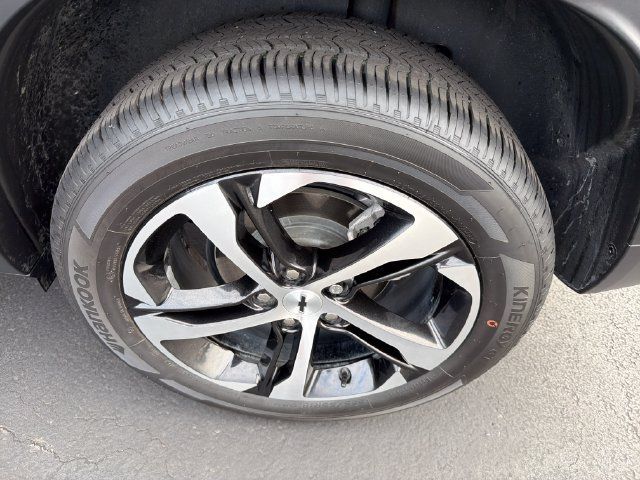 Certified 2024 Chevrolet Trax RS w/ Driver Confidence Package FWD image 23