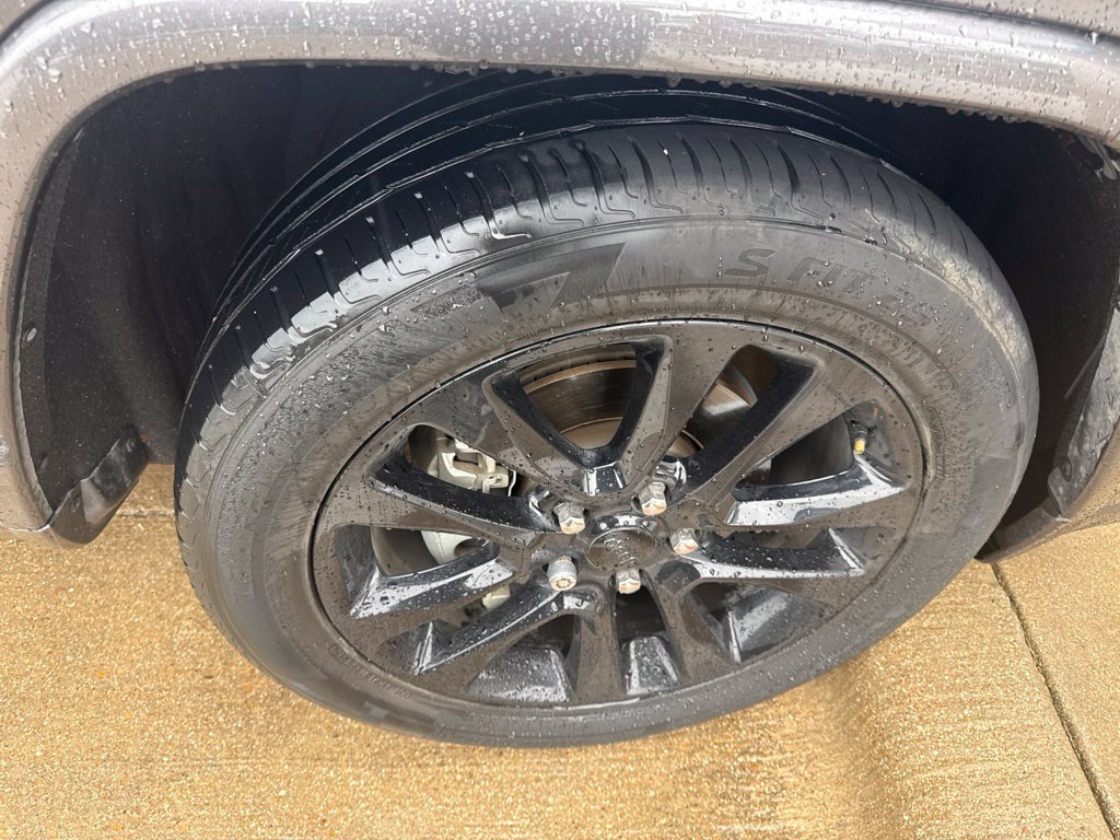 Used 2019 Jeep Grand Cherokee Altitude RWD image 5