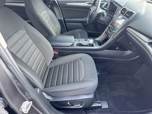 Used 2019 Ford Fusion SE image 13