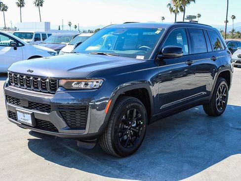 New 2026 Jeep Grand Cherokee Altitude RWD image 4