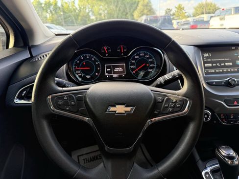 Used 2018 Chevrolet Cruze LT w/ Convenience Package FWD image 23