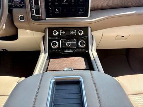 Used 2023 GMC Yukon XL Denali AWD/4WD image 24