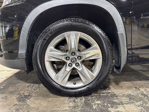 Used 2019 Toyota Highlander Limited AWD/4WD image 10
