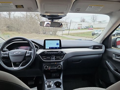 Used 2022 Ford Escape SE w/ Convenience Package image 16