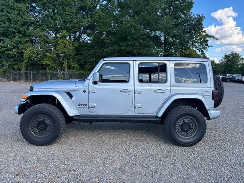 Used 2023 Jeep Wrangler Unlimited Sahara AWD/4WD image 2