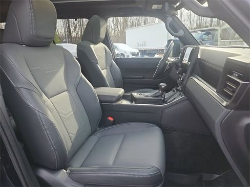 Used 2025 Lexus GX 550 image 29