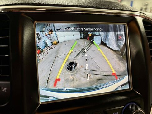 Used 2017 Jeep Grand Cherokee Limited image 42