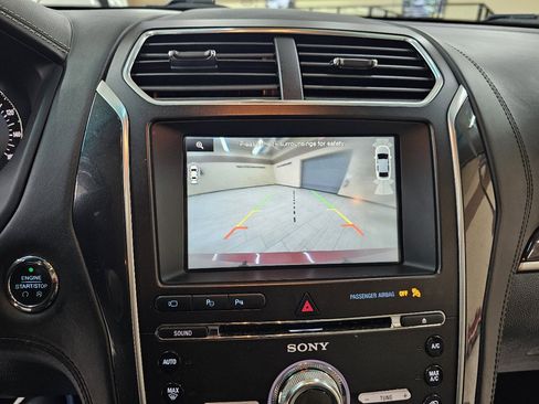 Used 2016 Ford Explorer Platinum image 36