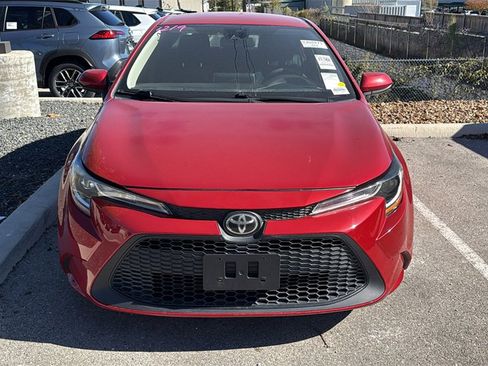 Used 2021 Toyota Corolla LE image 2