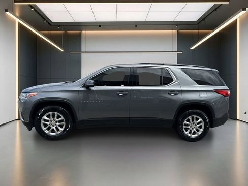 Used 2019 Chevrolet Traverse LT FWD image 2
