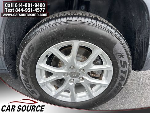 Used 2016 Jeep Cherokee Latitude w/ Comfort/Convenience Group AWD/4WD image 18