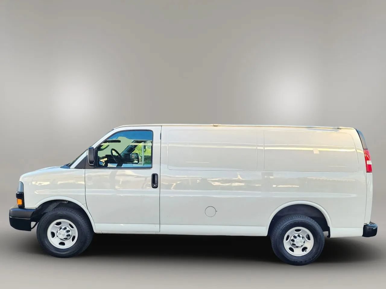 Used 2020 Chevrolet Express 2500 w/ Driver Convenience Package RWD image 8