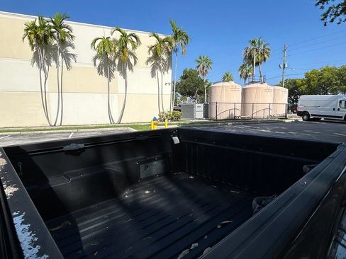 Used 2018 Toyota Tacoma SR5 RWD image 36