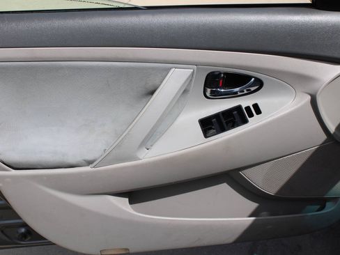 Used 2009 Toyota Camry LE FWD image 18
