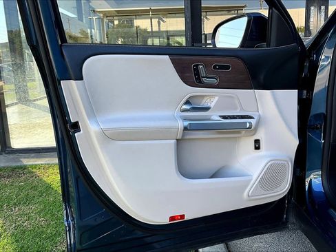 Used 2023 Mercedes-Benz GLB 250 image 21