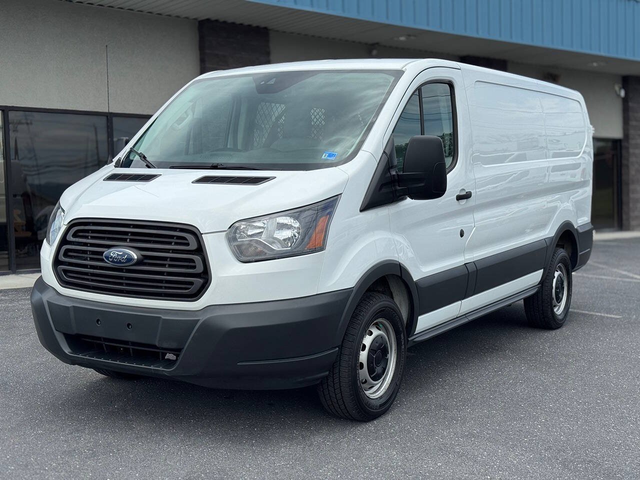 Used 2018 Ford Transit 250 130 Low Roof RWD image 2