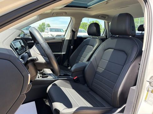 Used 2023 Volkswagen Jetta SE w/ Panoramic Sunroof Package FWD image 9