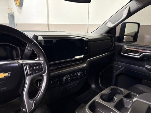Used 2024 Chevrolet Silverado 2500 LT w/ Convenience Package image 19