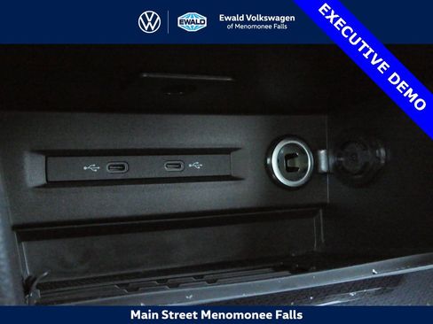New 2025 Volkswagen Taos SE image 15