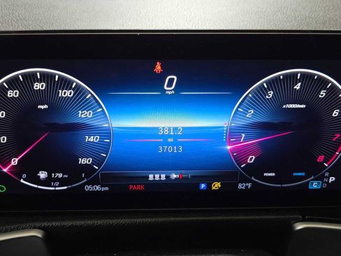 Used 2025 Mercedes-Benz GLB 250 4MATIC image 28