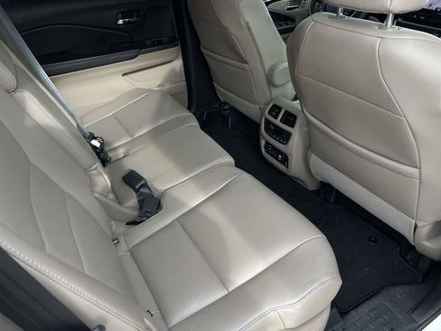 Used 2018 Honda Pilot Touring image 26