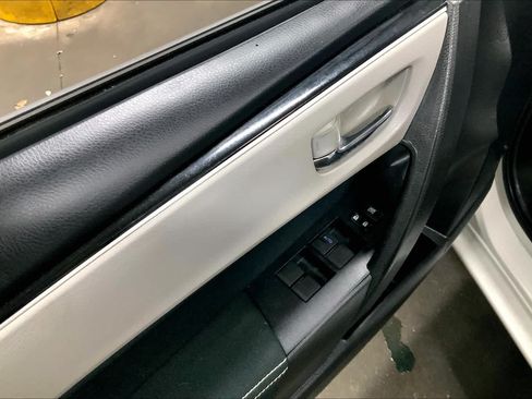 Used 2018 Toyota Corolla LE FWD image 36