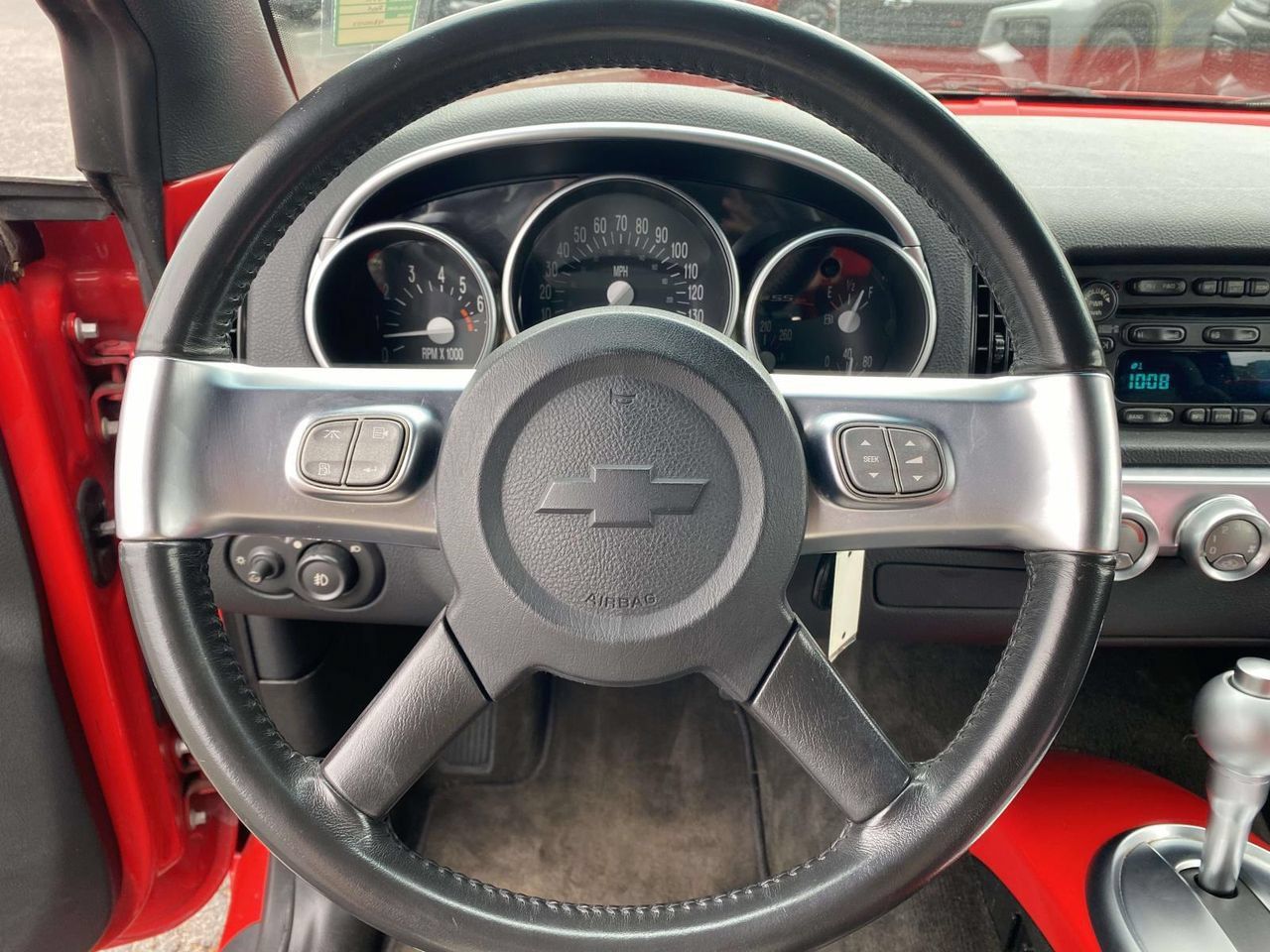 Used 2004 Chevrolet SSR w/ Preferred Equipment Group RWD image 13
