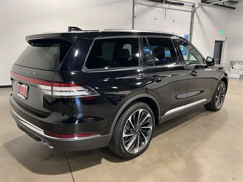 Used 2025 Lincoln Aviator Reserve w/ Luxury Package AWD/4WD image 3