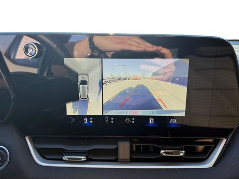 Used 2025 Chevrolet Equinox LT w/ Safety and Technology Package FWD image 17