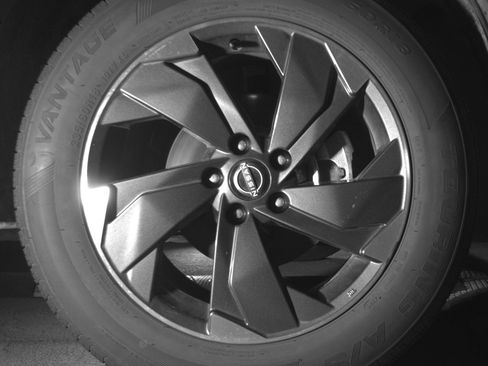 Used 2025 Nissan Rogue SV AWD/4WD image 13