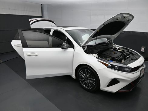 Used 2022 Kia Forte GT-Line w/ GT-Line Premium Package image 16