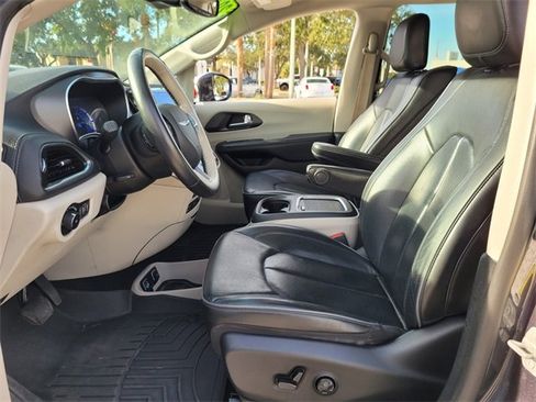 Certified 2020 Chrysler Pacifica Limited w/ Advanced Safetytec Group image 15