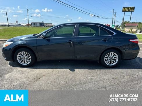 Used 2017 Toyota Camry LE FWD image 9