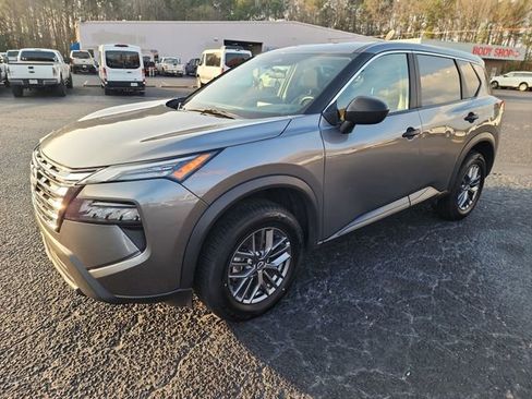 Used 2024 Nissan Rogue S image 1