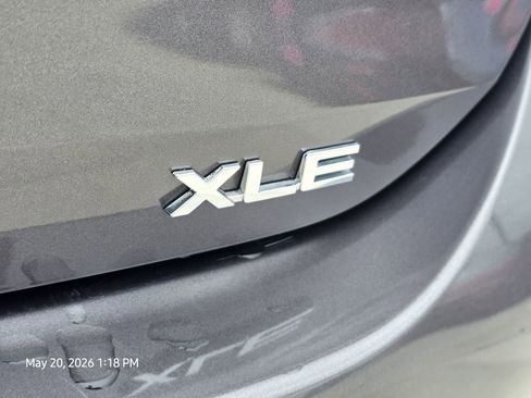 Used 2021 Toyota Highlander XLE FWD image 10