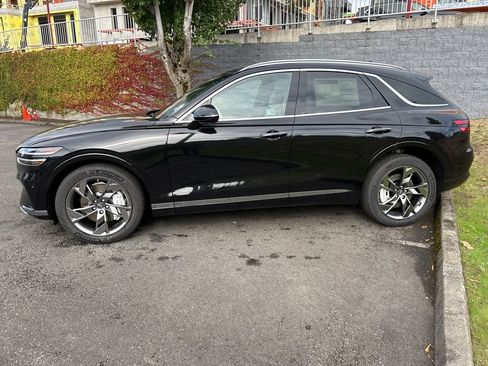 Certified 2025 Genesis Electrified GV70 w/ Prestige Package AWD/4WD image 8