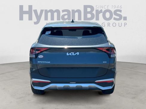 Certified 2025 Kia Sportage LX AWD/4WD image 4