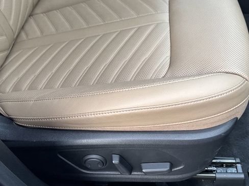 New 2025 Kia Sorento SX Prestige w/ Olive Brown Leather Package image 10