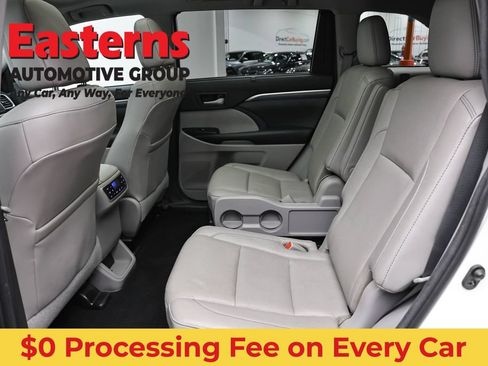Used 2017 Toyota Highlander Limited Platinum AWD/4WD image 25