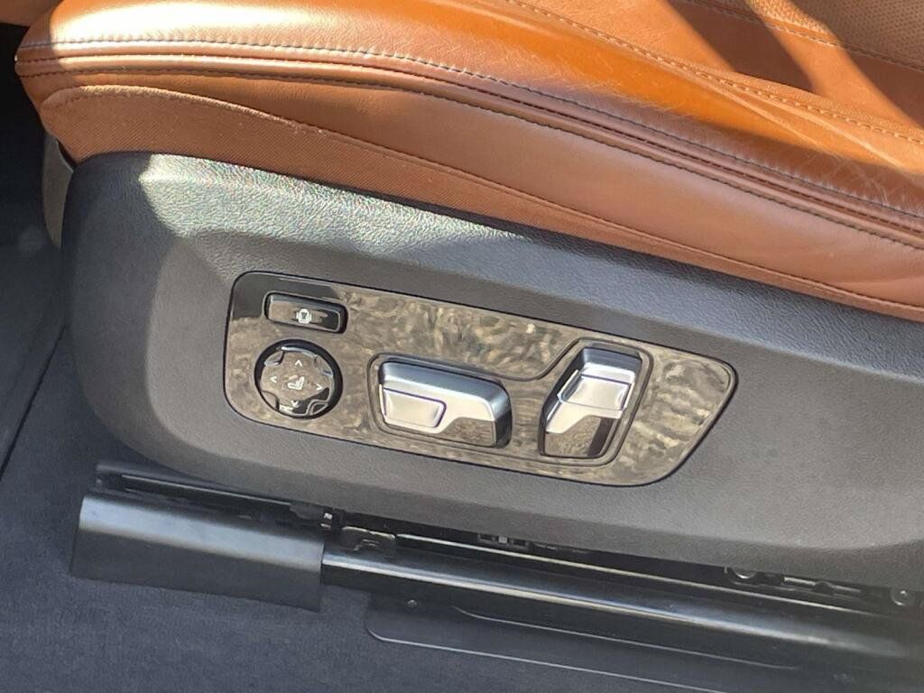 Used 2023 BMW X6 xDrive40i w/ Executive Package AWD/4WD image 16