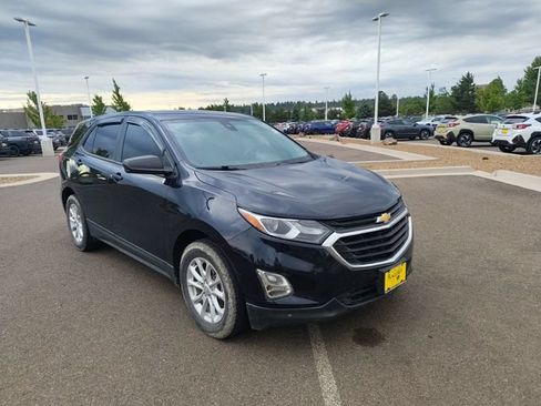 Used 2020 Chevrolet Equinox LS w/ LS Convenience Package FWD image 1