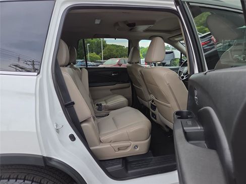Used 2021 Honda Pilot Touring image 28