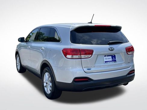 Used 2017 Kia Sorento L FWD image 4